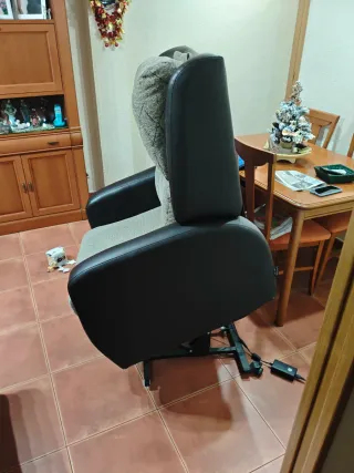 Butaca eléctrica de piel y tela