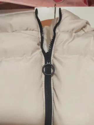 Abrigo acolchado gordito con capucha