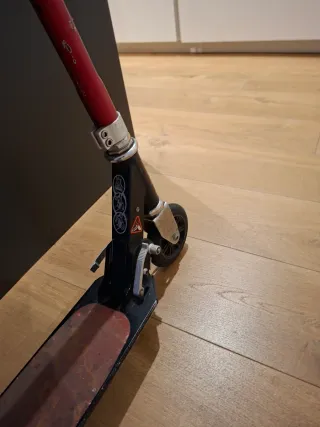 Patinete Oxelo Negro y Rojo