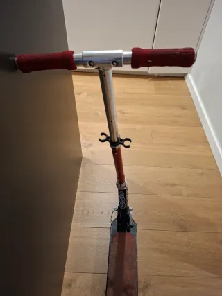 Patinete Oxelo Negro y Rojo