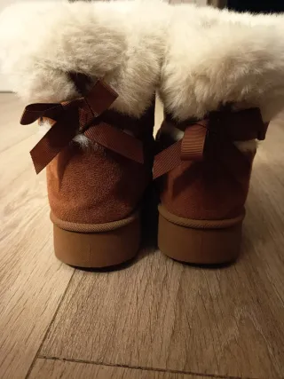 Botas de invierno marrones con forro blanco