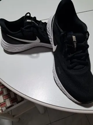 Tenis Nike BQ3204-002 Talla 42