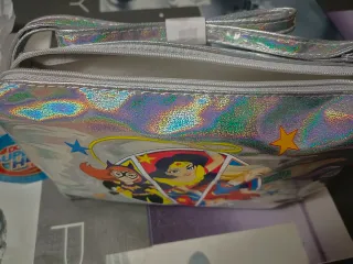 REGALO  Bolso Supergirl, Wonder Woman y Batgirl. N