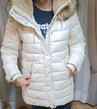 Precioso Abrigo Zara blanco.