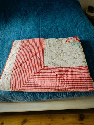 Trapunta singola Caleffi a righe rosse e bianche