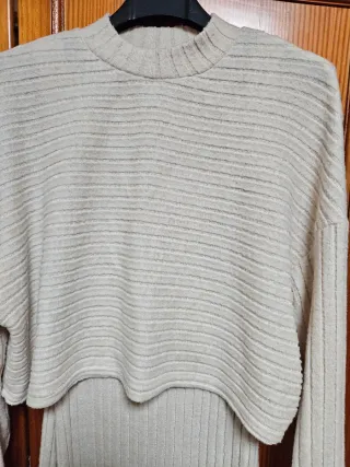 Conjunto vestido y jersey beige