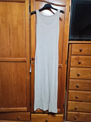 Conjunto vestido y jersey beige