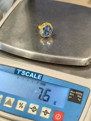 Anillo dama oro 18kt con Piedra Azul Ovalada