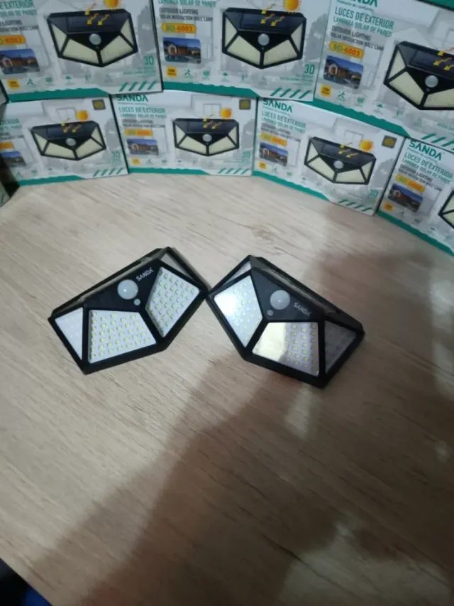 3 LÁMPARAS SOLARES LEDS Y LUZ BLANCA A ESTRENAR