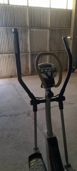 Bicicleta Elíptica BH Fitness