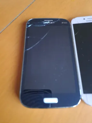 Pack 5 móviles . 4 Samsung y 1 LG