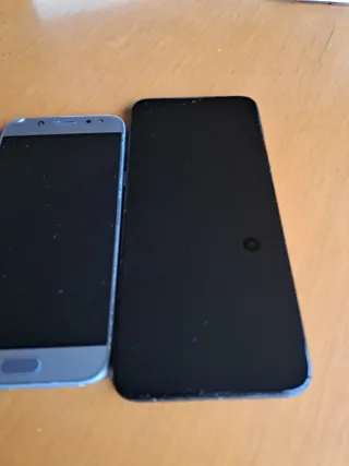 Pack 5 móviles . 4 Samsung y 1 LG