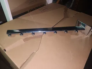 Gancho expositor cromado para pared