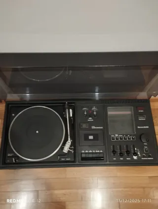 Tocadiscos Garrard con Cassette