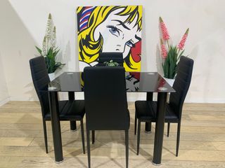 Mesa cristal y 4 sillas comedor