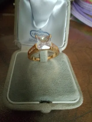 Anello Solitario Zirconi Bianchi Oro