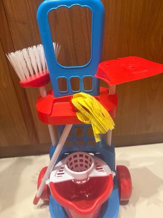 Carrito de limpieza de juguete