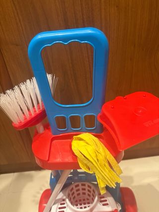 Carrito de limpieza de juguete