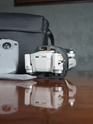 Dron DJI Mini 3 con mando y bateria