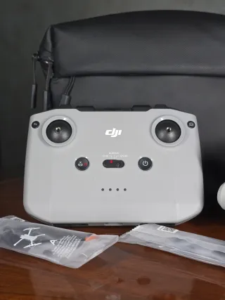 Dron DJI Mini 3 con mando y bateria