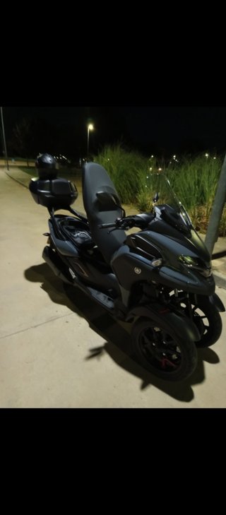 Triciclo Yamaha Gris Yamaha tricyti 300 Carnet B