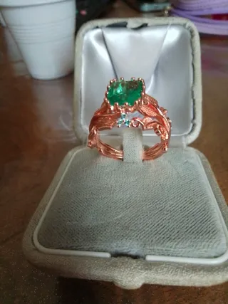 Anello vintage con smeraldo