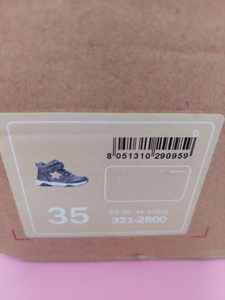 Botas Deportivas Bata Gris Corazón Rosa T.35