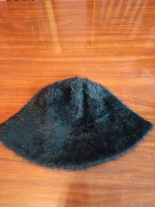 Gorro de pelo negro