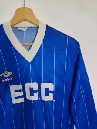 Camiseta Umbro Azul Rayas Blancas Talla M