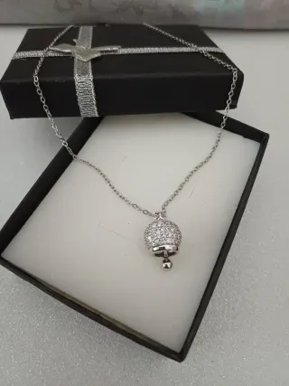 Collana con ciondolo a campana