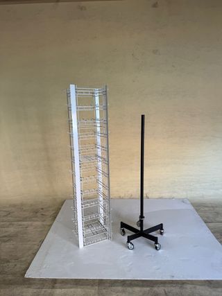 Expositor metálico blanco y negro porta llaveros