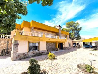 Chalet en venta en Yecla