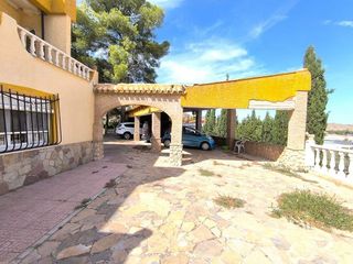 Chalet en venta en Yecla