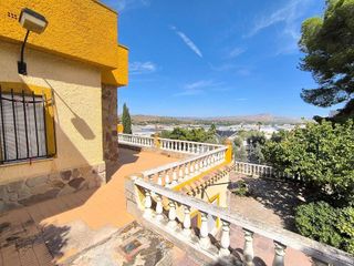 Chalet en venta en Yecla