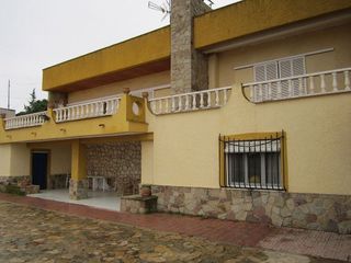 Chalet en venta en Yecla