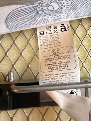 Tabla de planchar nueva con estampado floral