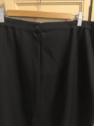 Falda negra talla 56