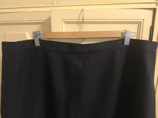 Falda negra talla 56