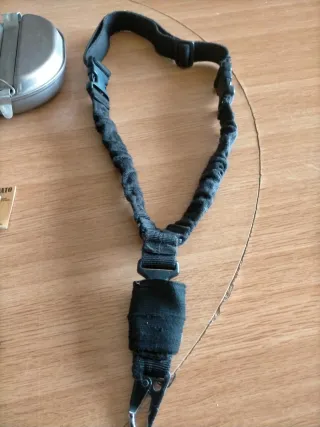 Lote efectos militares: Gorro, cantimplora...