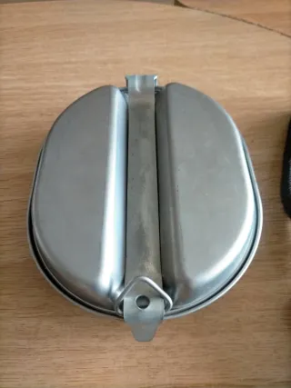 Lote efectos militares: Gorro, cantimplora...