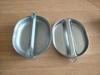 Lote efectos militares: Gorro, cantimplora...