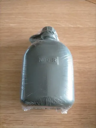 Lote efectos militares: Gorro, cantimplora...