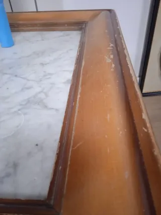 Mesa auxiliar de madera y mármol