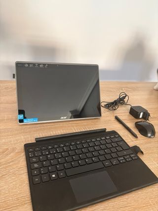 Acer Portátil Gris y Negro + Accesorios
