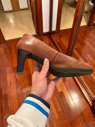 Zapatos de tacón marrones