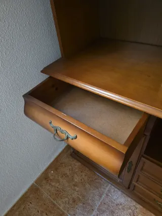 Mueble de madera clásico marrón oscuro