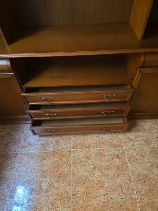 Mueble de madera clásico marrón oscuro