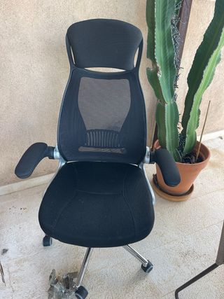 Silla de oficina ergonómica negra