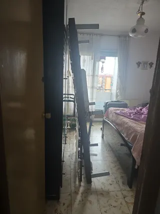 Cama articulada metálica y de madera