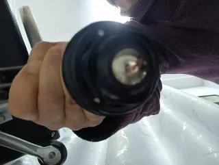 Silla de escritorio negra y plateada